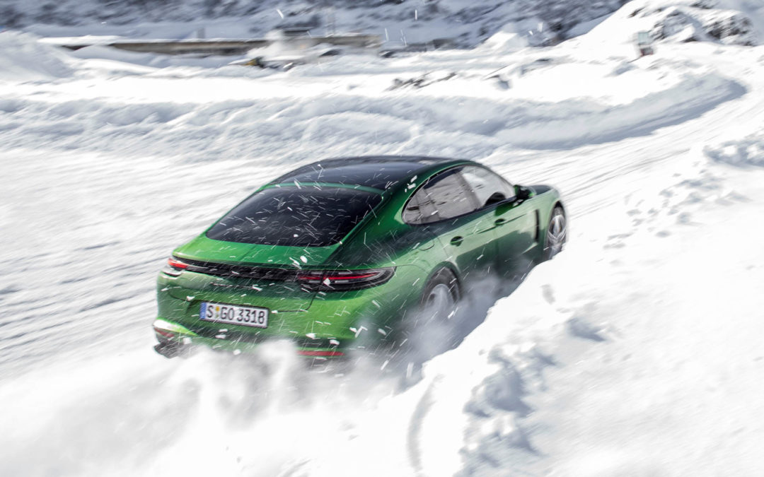 SUR LA NEIGE AVEC LES PORSCHE MACAN ET PANAMERA GTS