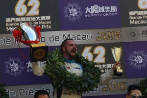 Stefano Comini rentre dans l'histoire en devenant le premier champion du TCR
