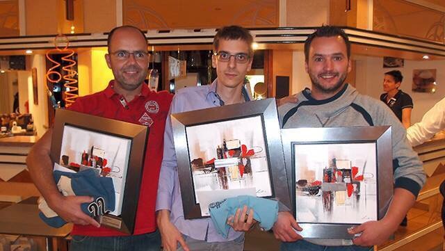 Les frères Winiger entourent le Champion Fribourgeois 2015, Benjamin Devaud