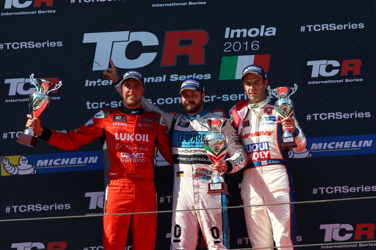 TCR – Stefano Comini remporte sa première victoire en 2016 et fait la bonne opération