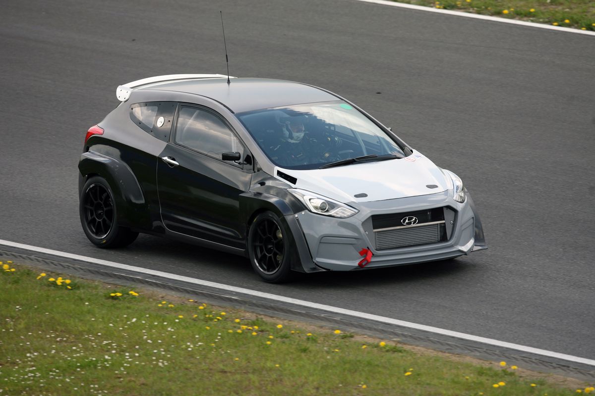 Hyundai Motor startet mit Entwicklungsträger i30 2.0 Turbo beim 24h-Rennen auf dem Nürburgring