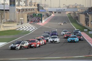 2017 Bahrain_Race 1_start