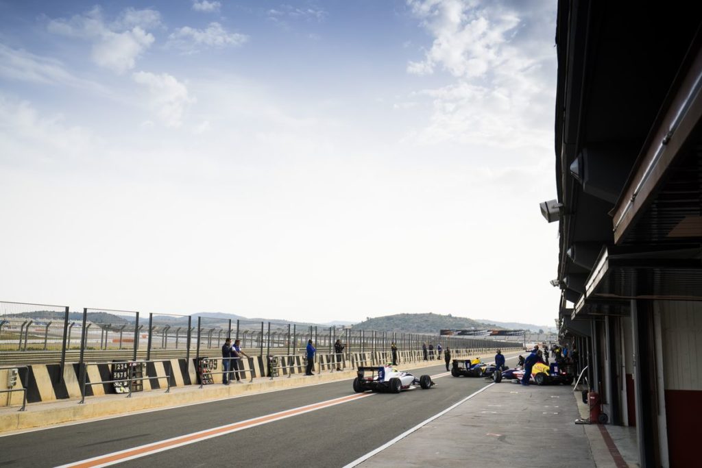 GP3 - Boccolacci tops first day in Valencia