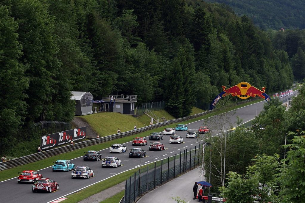 Alpine challenge for the TCR International Series competitors