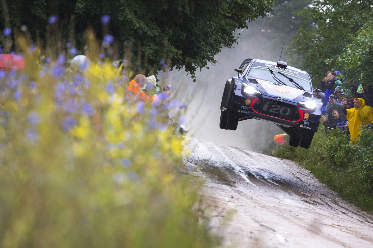 WRC - Hyundai Motorsport slips and slides to early lead in Rally Poland