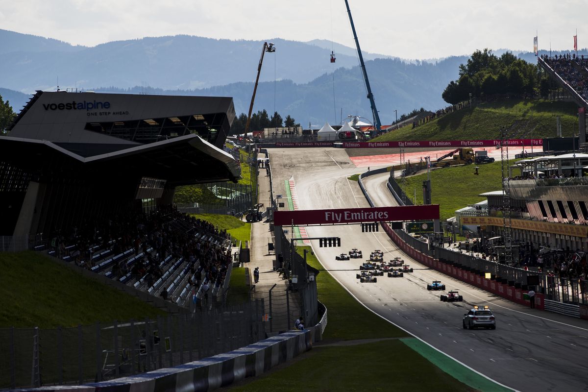 GP3 - Russell flies to maiden win in Austria