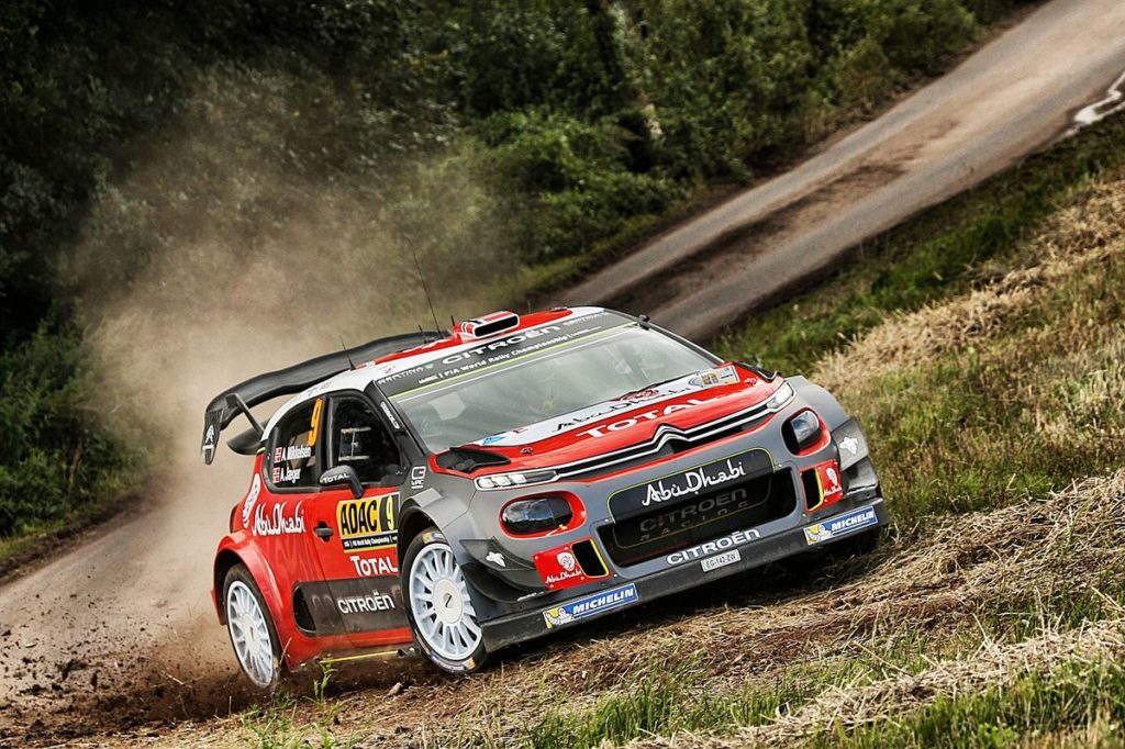 WRC - Mikkelsen hangs tough