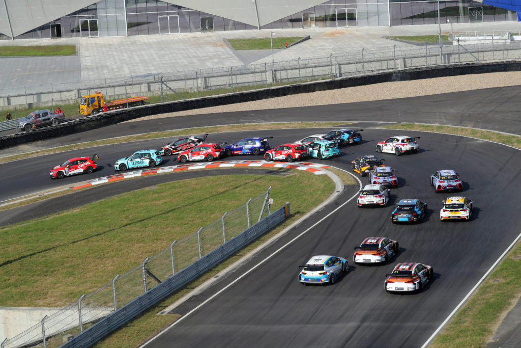 TCR : Jean-Karl Vernay moves a few steps closer to the title, Gabriele Tarquini and Rob Huff share race victories
