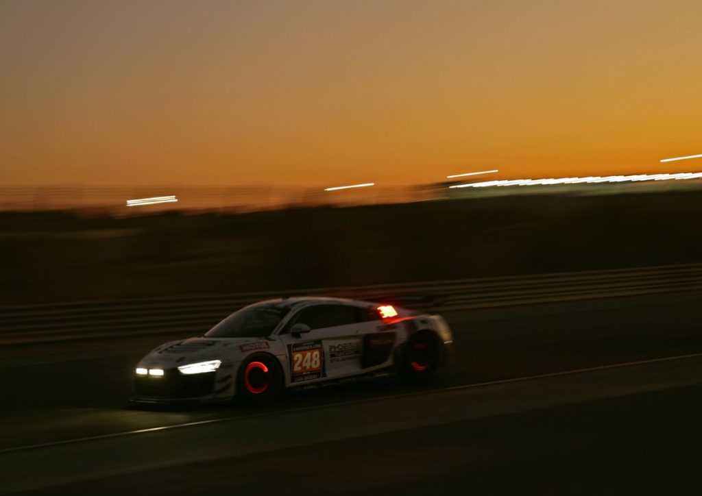 Doppelsieg für GT4-Version des Audi R8 LMS bei Premiere in Dubai