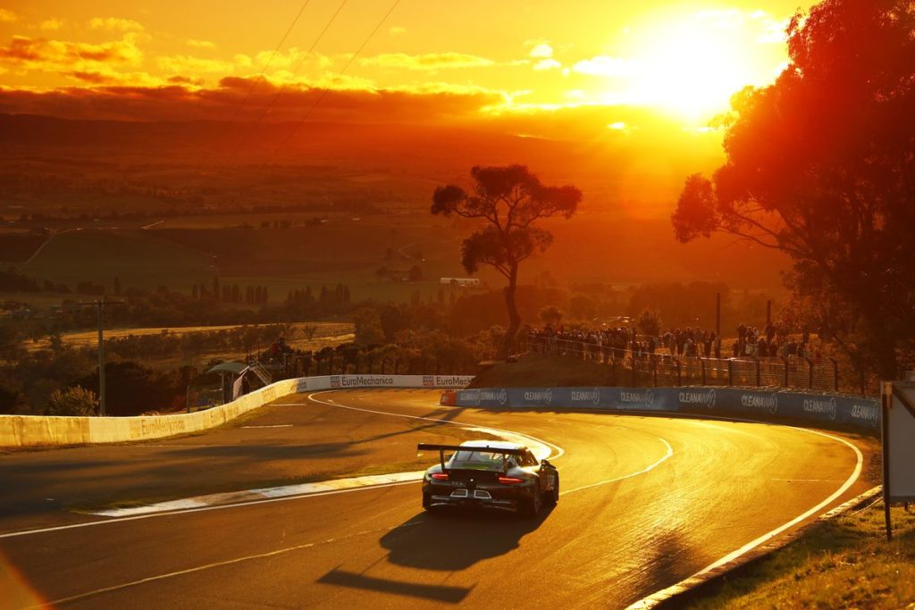 Podium und zwei Klassensiege für Porsche am Mount Panorama