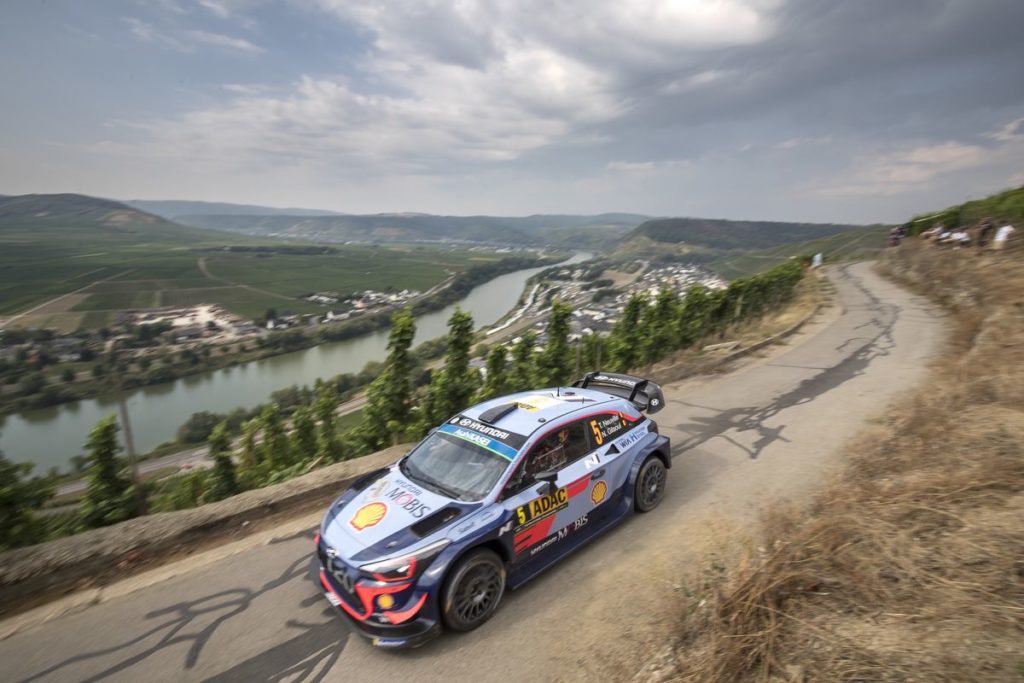 WRC - Thierry Neuville completed Friday’s itinerary in third place overall