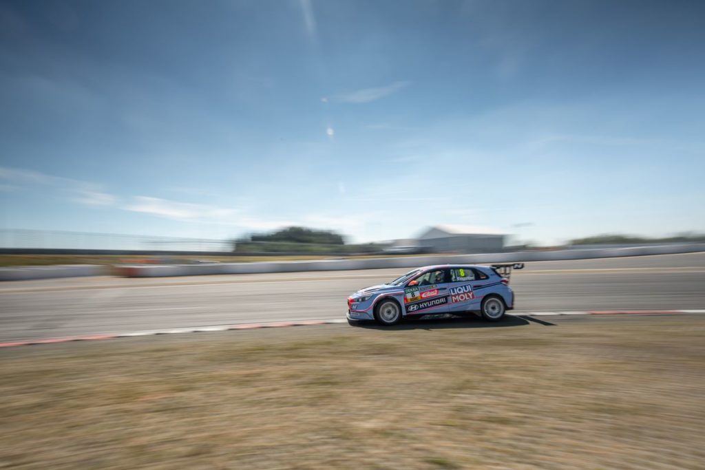 Hyundai Team Engstler punktet bei Premiere in der ADAC TCR Germany