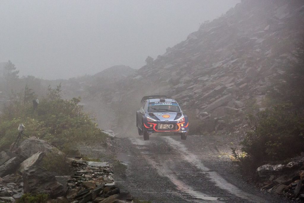 WRC - Championship leader Thierry Neuville lies 28.8-seconds behind his title rival Ott Tanak after nine of 23 stages