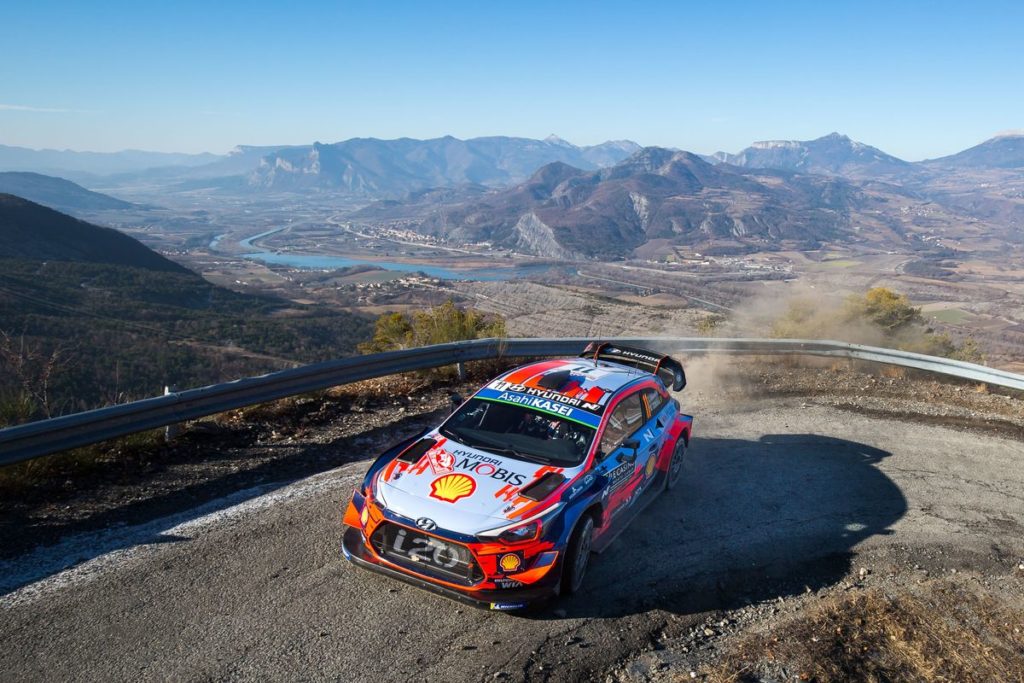 Thierry Neuville finished Friday’s stages just two seconds from leader Sébastien Ogier