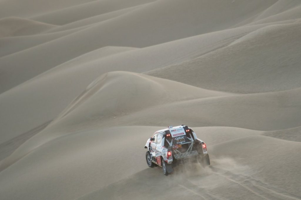 Opening stage of 2019 Dakar Rally plunges racers into the dunes
