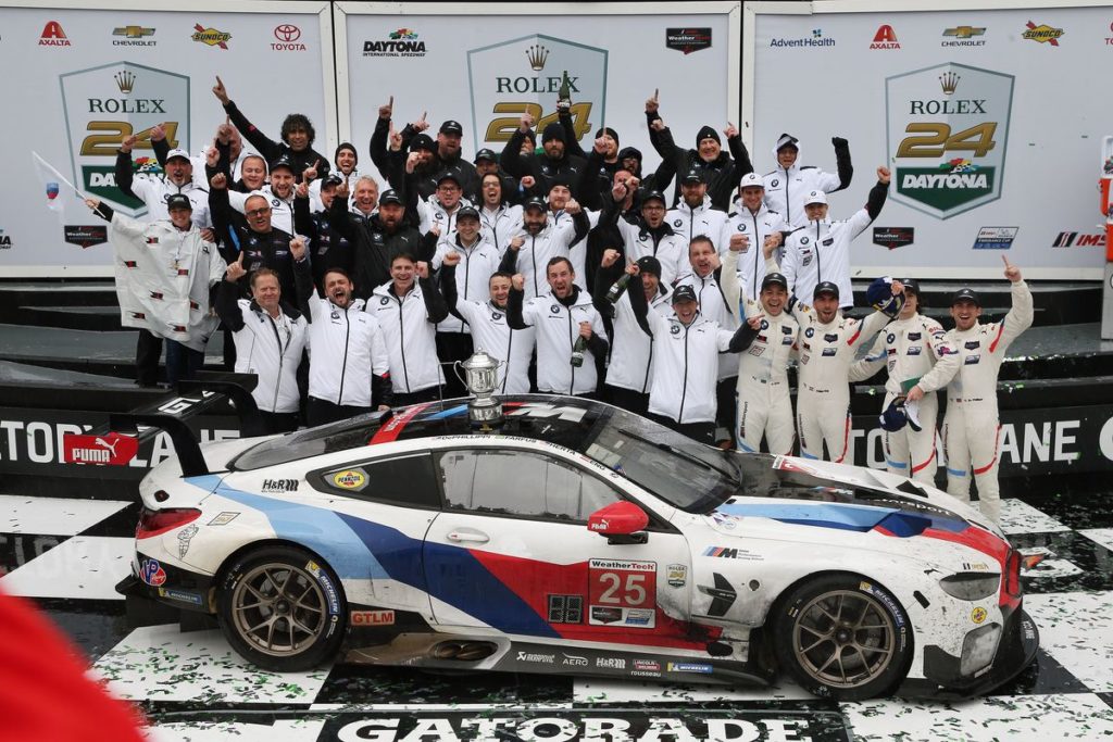 BMW gewinnt die 24 Stunden von Daytona und widmet den Sieg Charly Lamm – Begeisternder Auftritt von Alex Zanardi im BMW M8 GTE