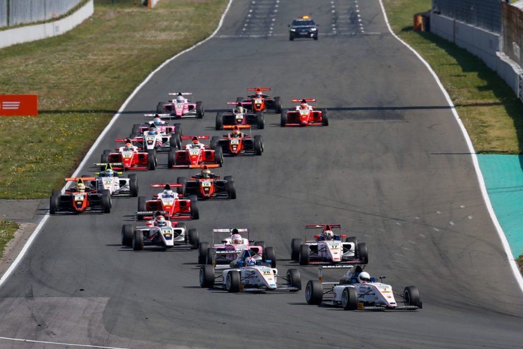 ADAC Formel 4 gibt auf dem Red Bull Ring Vollgas