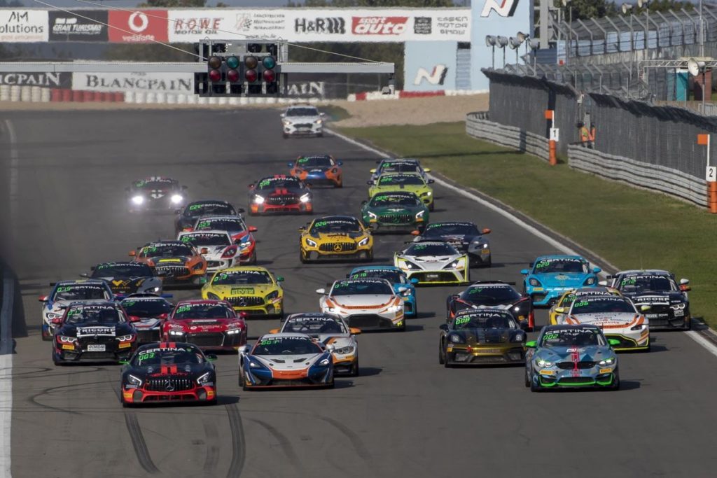 GT4 European Series - Bullitt Racing wins at the Nürburgring, titles to be decided on Sunday