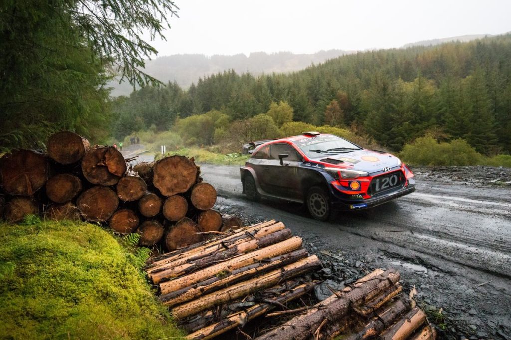 WRC - Thierry Neuville holds fourth place after the opening ten stages