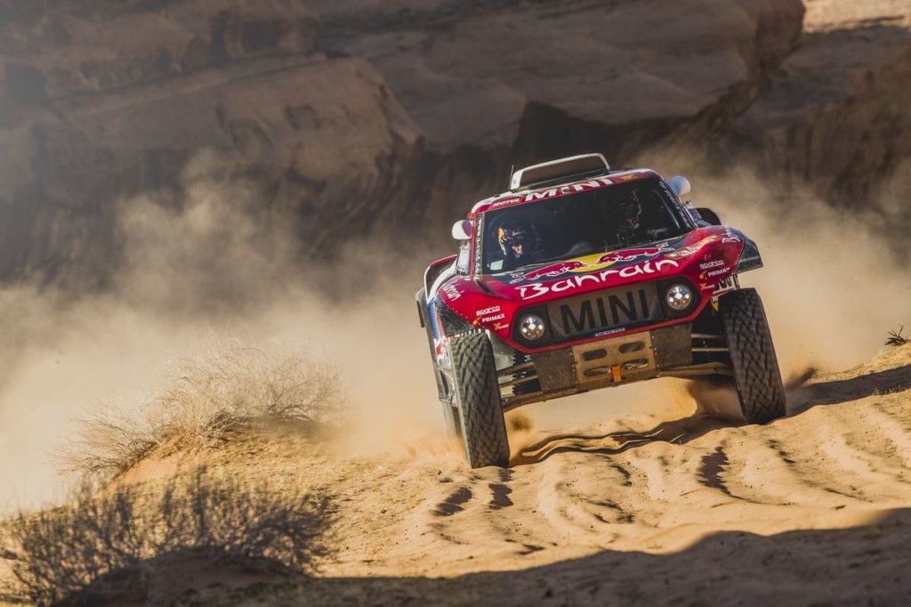 2020 Dakar picks up pace over dunes of Saudi Arabia