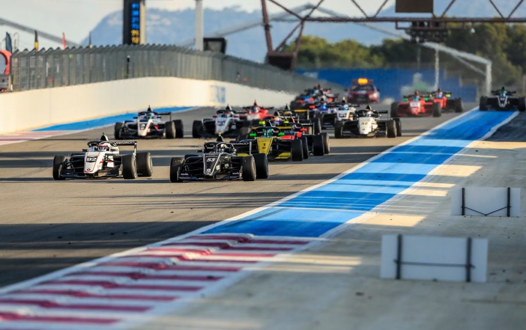 Formula Renault Eurocup - Lorenzo Colombo s'impose, nouveau top 10 pour Grégoire Saucy, Victor Martins champion